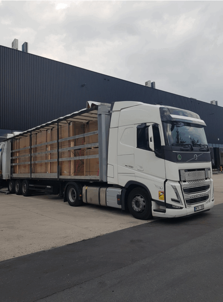 SCORE LOGISTICS TRUCK LOADED FTL DELIVERY TEAM
