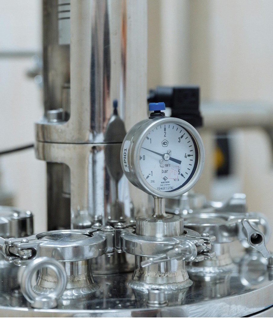 Pressure-gauge-photo Compressed gas transport Europe — Score Logistics ADR Class 2.2